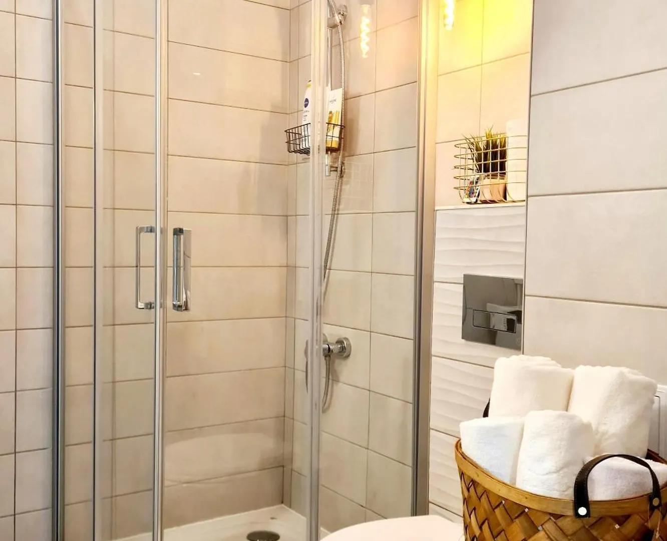 Bridge 113 - Studio Apartment With Free Parking & Flexible Check-In, Sector 6 Bucharest 0*,  Romania