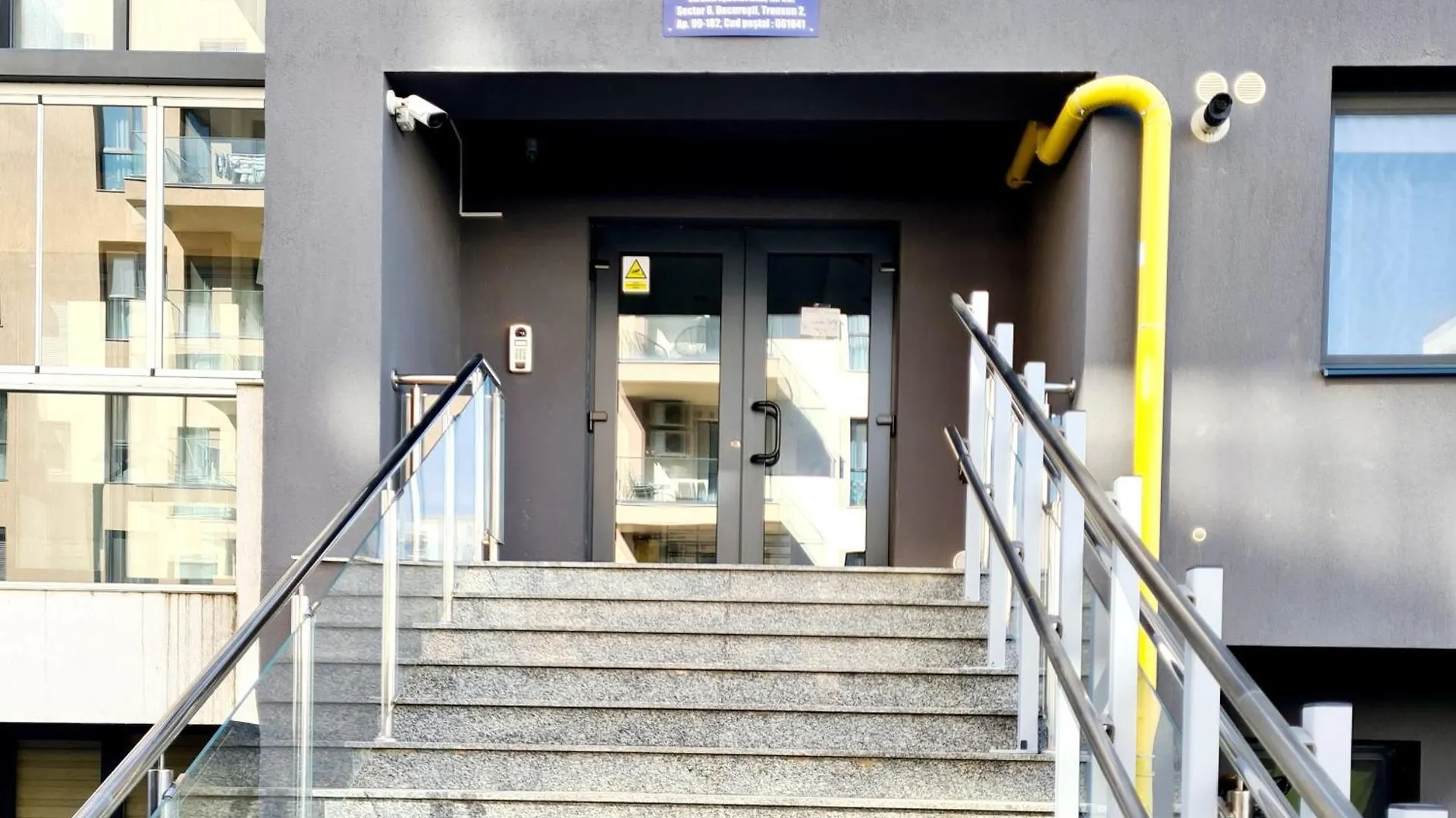 Bridge 113 - Studio Apartment With Free Parking & Flexible Check-In, Sector 6 Bukarest