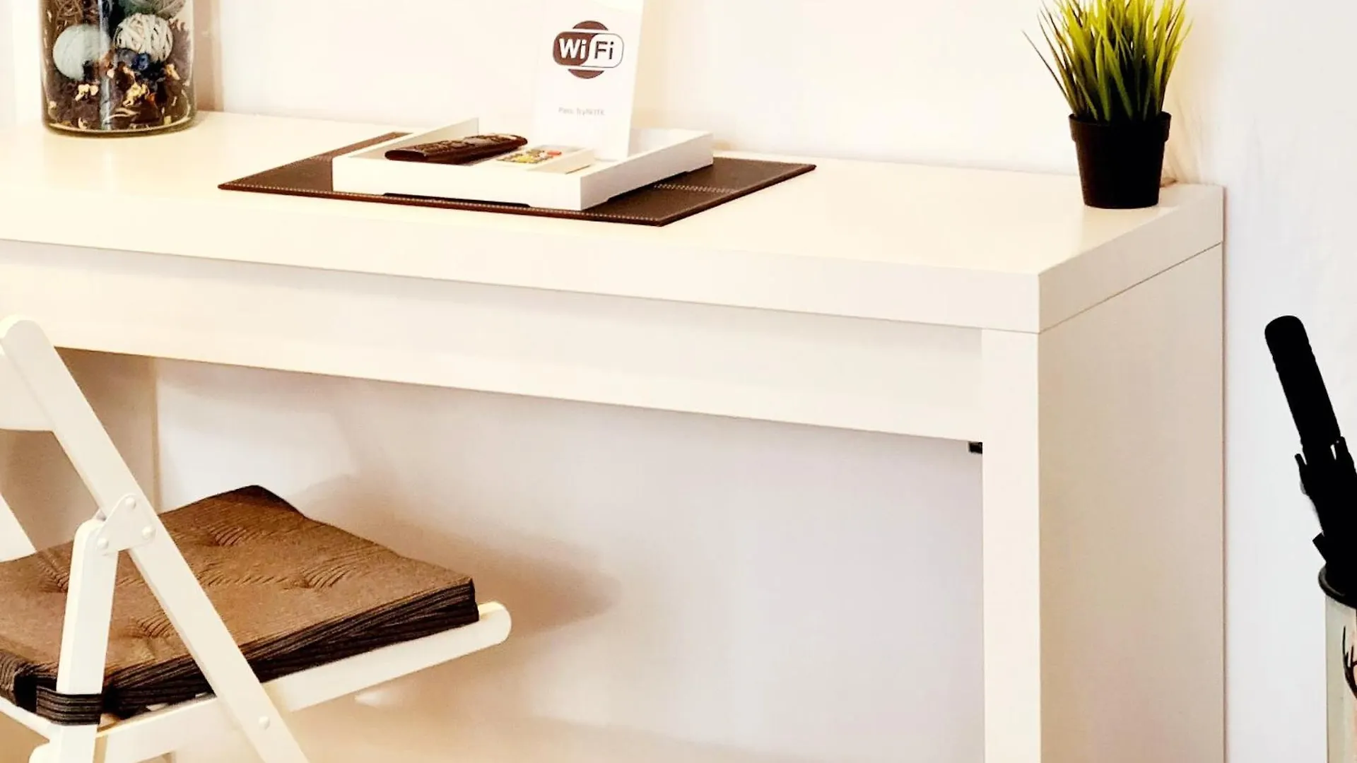 Bridge 113 - Studio Apartment With Free Parking & Flexible Check-In, Sector 6 Bucureşti