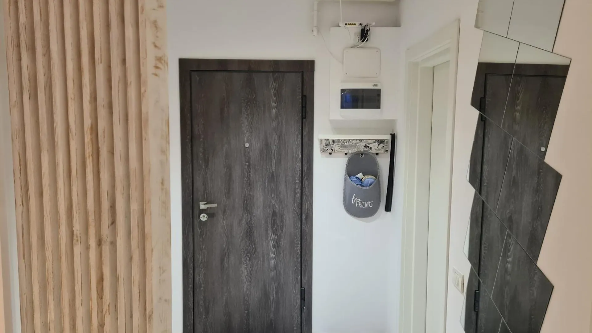 Bridge 113 - Studio Apartment With Free Parking & Flexible Check-In, Sector 6 Bucureşti 0*,  România