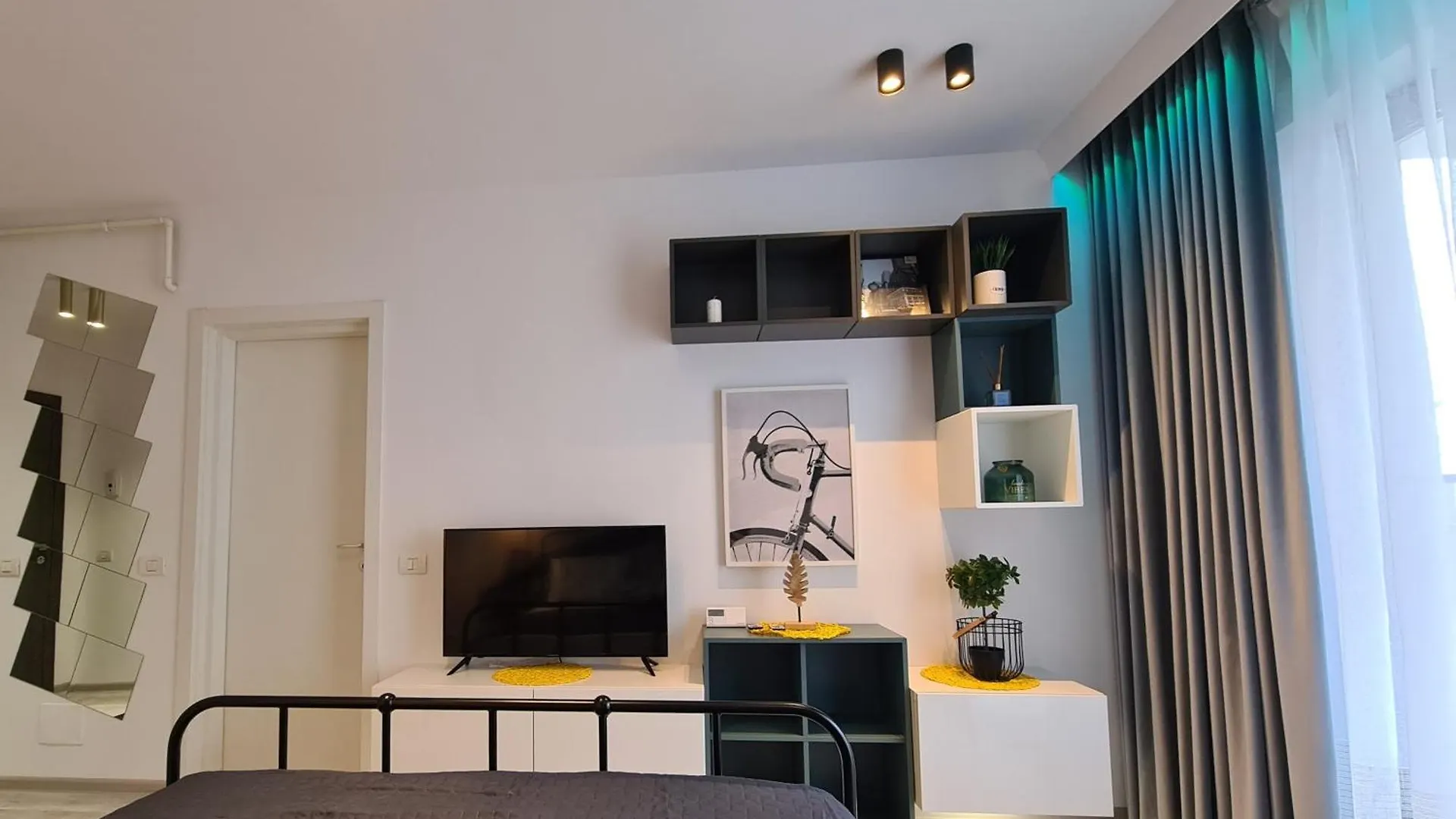 Bridge 113 - Studio Apartment With Free Parking & Flexible Check-In, Sector 6 Bucureşti