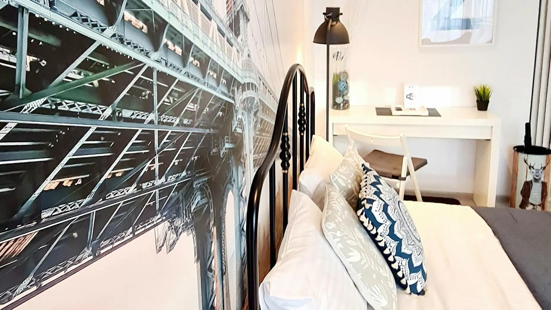 Bridge 113 - Studio Apartment With Free Parking & Flexible Check-In, Sector 6 Bucureşti România