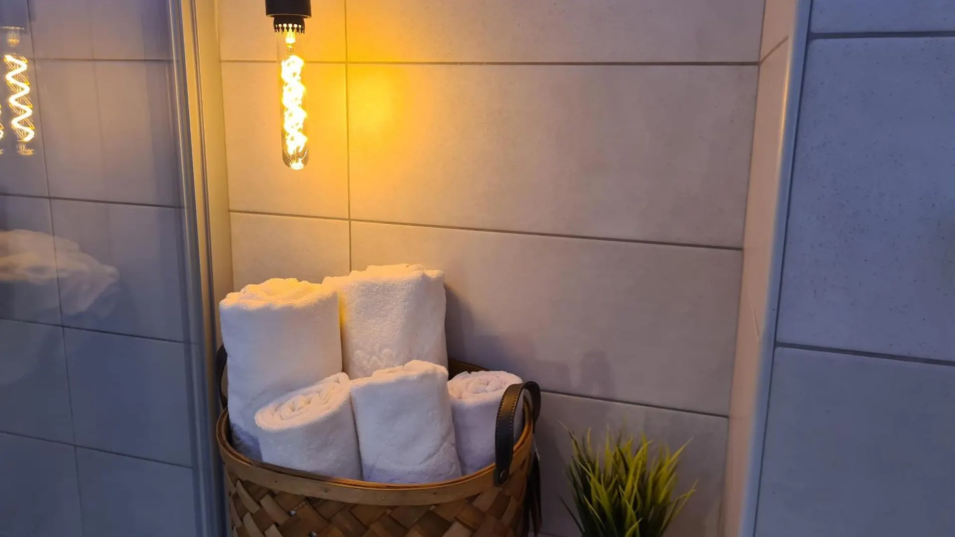 Bridge 113 - Studio Apartment With Free Parking & Flexible Check-In, Sector 6 Bucureşti