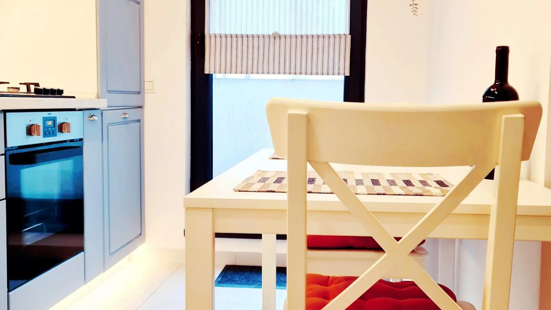 Bridge 113 - Studio Apartment With Free Parking & Flexible Check-In, Sector 6 Bucureşti 0*,  România
