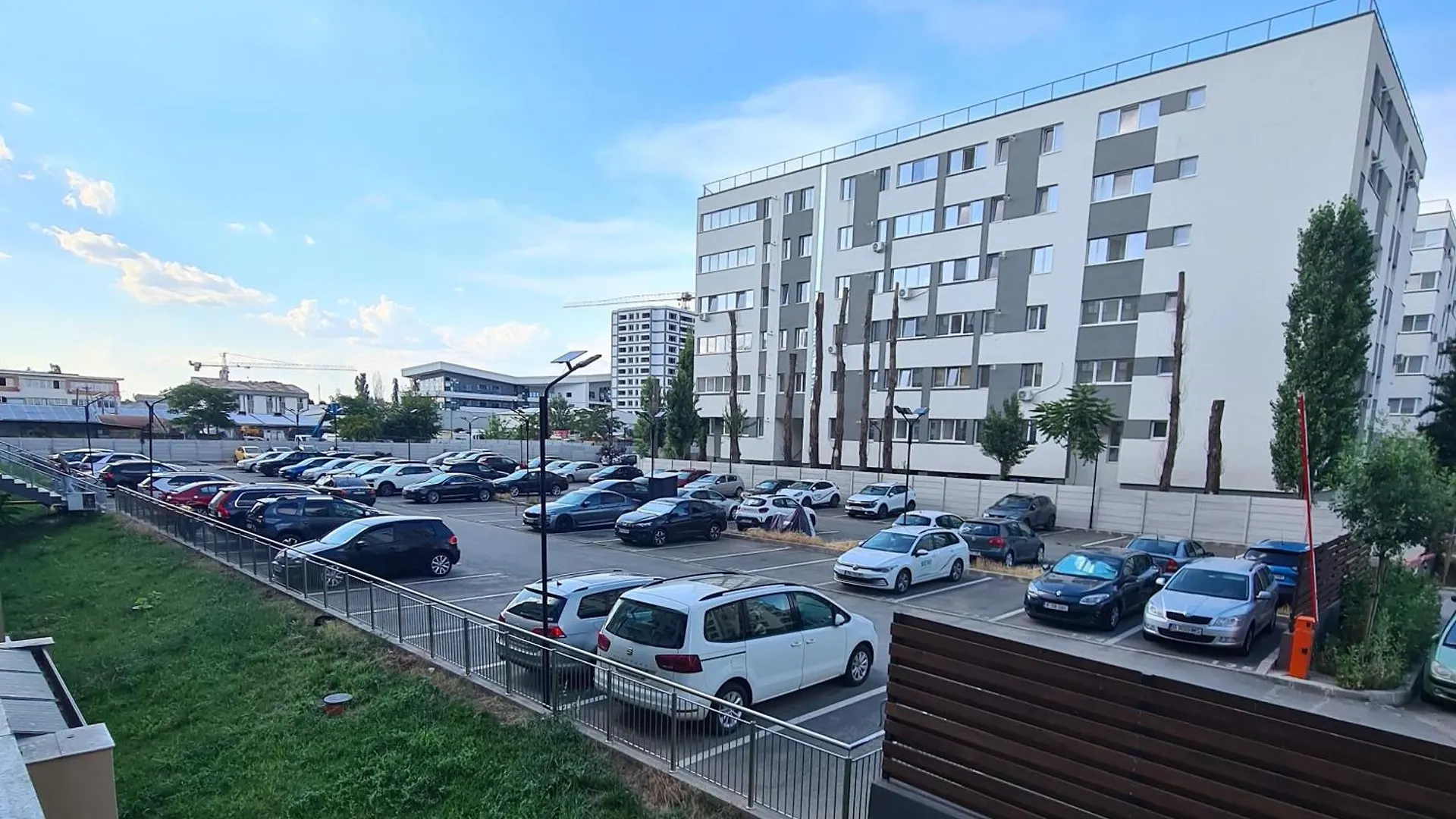 Bridge 113 - Studio Apartment With Free Parking & Flexible Check-In, Sector 6 Bucureşti