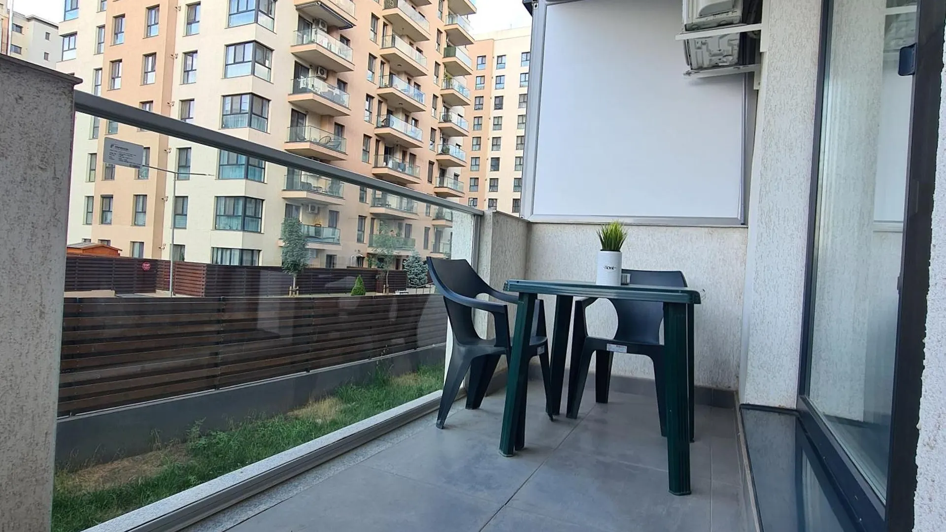 Bridge 113 - Studio Apartment With Free Parking & Flexible Check-In, Sector 6 Bucureşti România