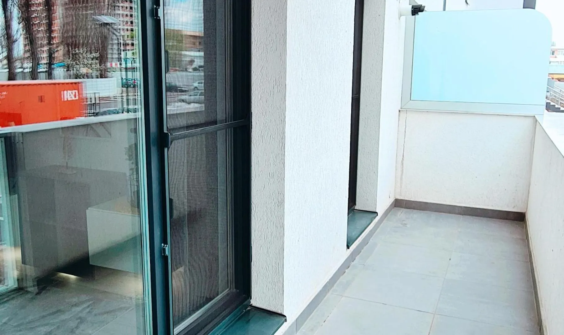 Bridge 113 - Studio Apartment With Free Parking & Flexible Check-In, Sector 6 Bucureşti România